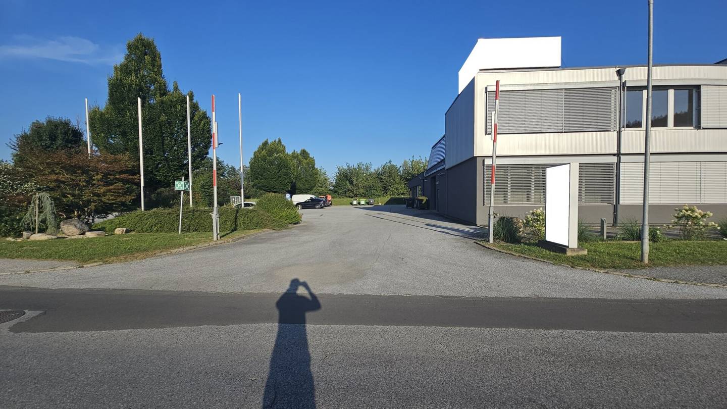 Office space for rent from approximately 50 m² up to about 1,550 m², only 2 minutes by car from the Gleisdorf West motorway exit