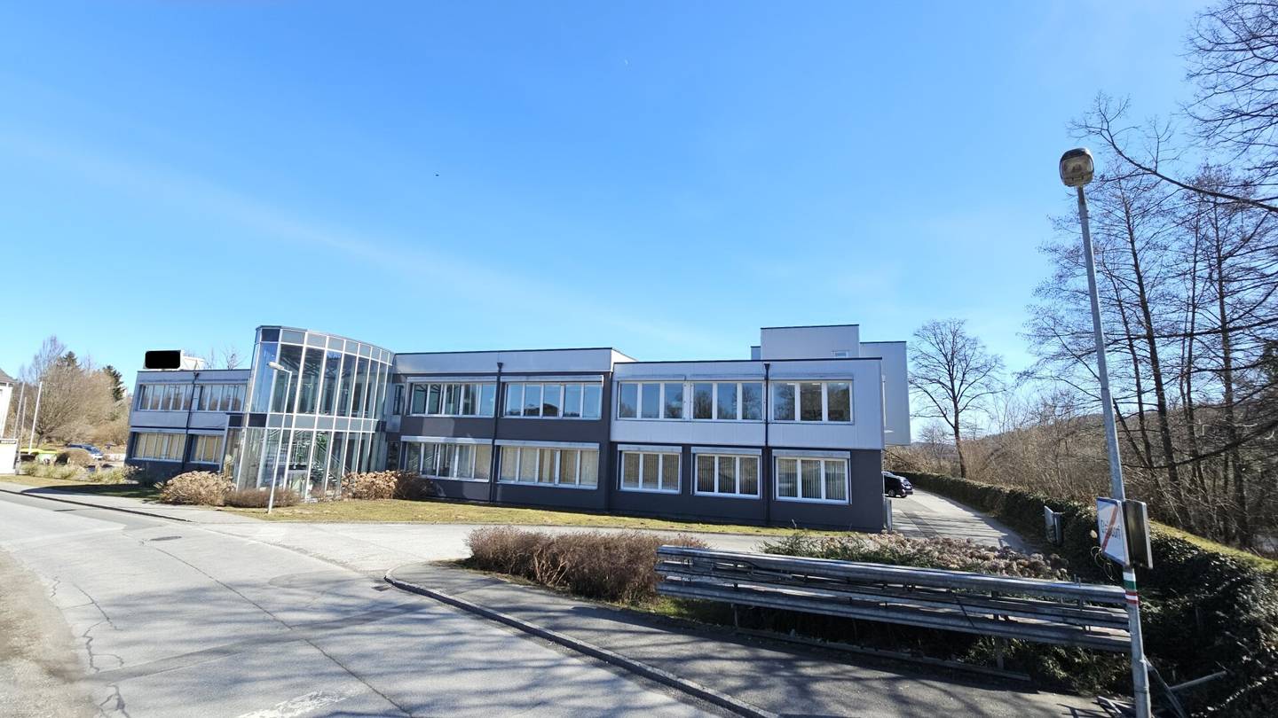 Office space for rent from approximately 50 m² up to about 1,550 m², only 2 minutes by car from the Gleisdorf West motorway exit
