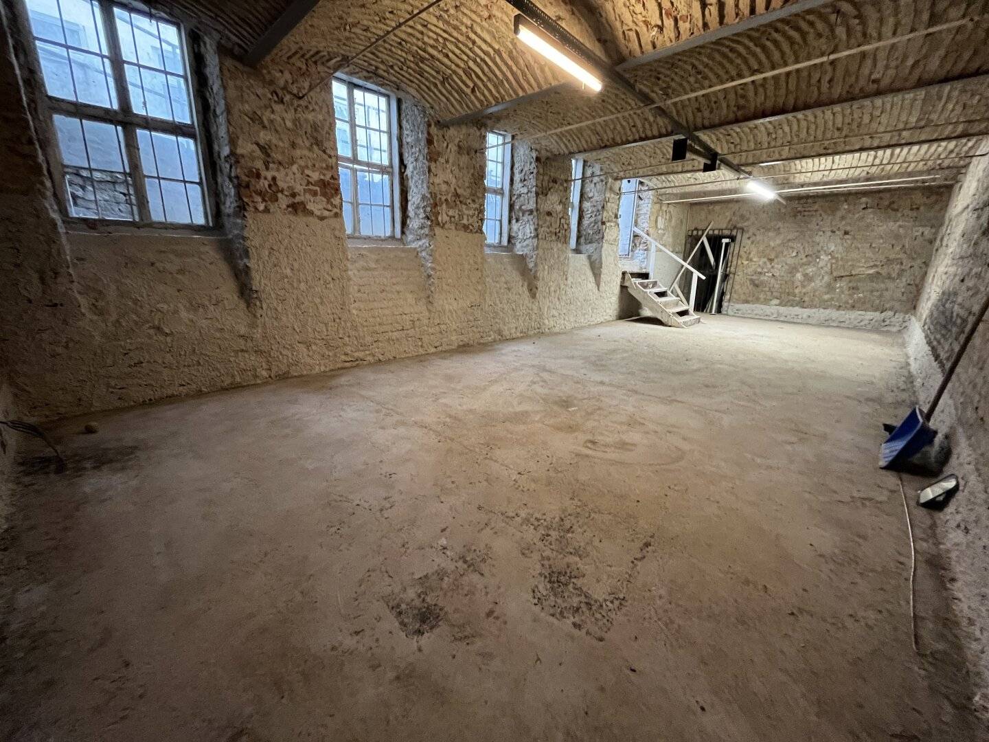 Attractive warehouse space near U6 Thaliastraße