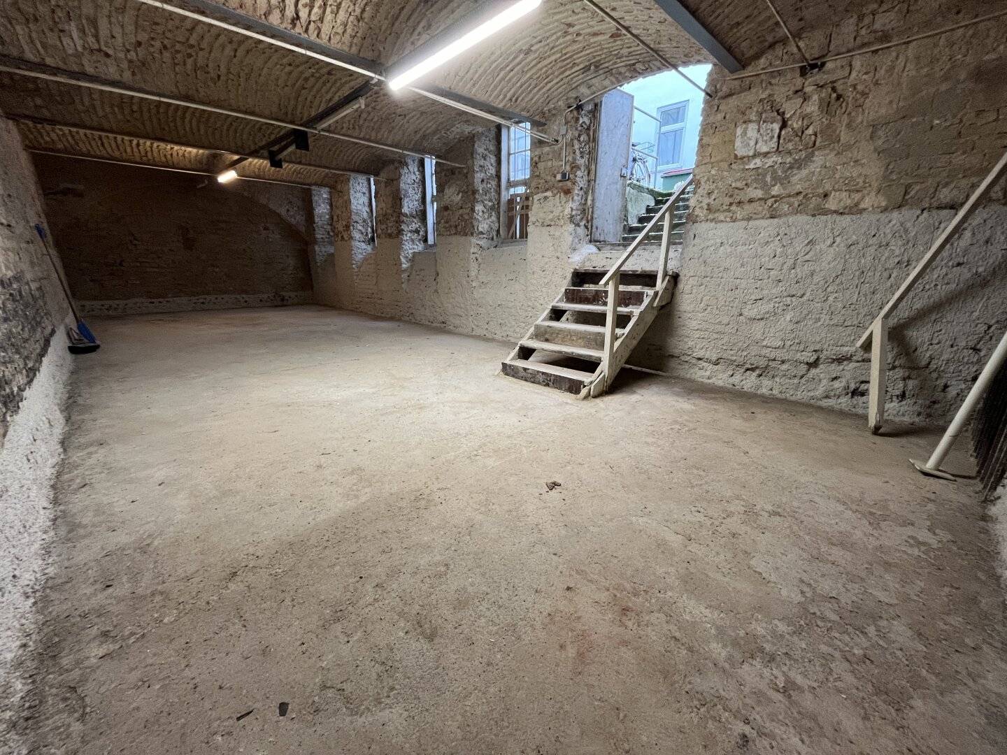 Attractive warehouse space near U6 Thaliastraße