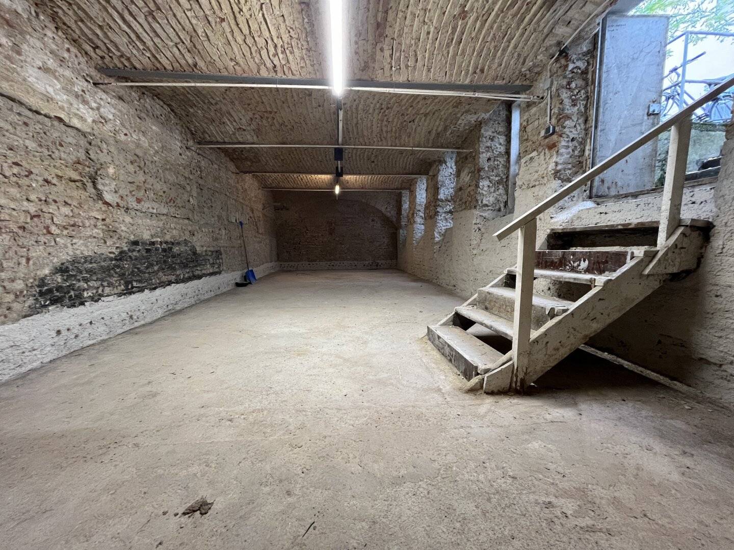 Attractive warehouse space near U6 Thaliastraße