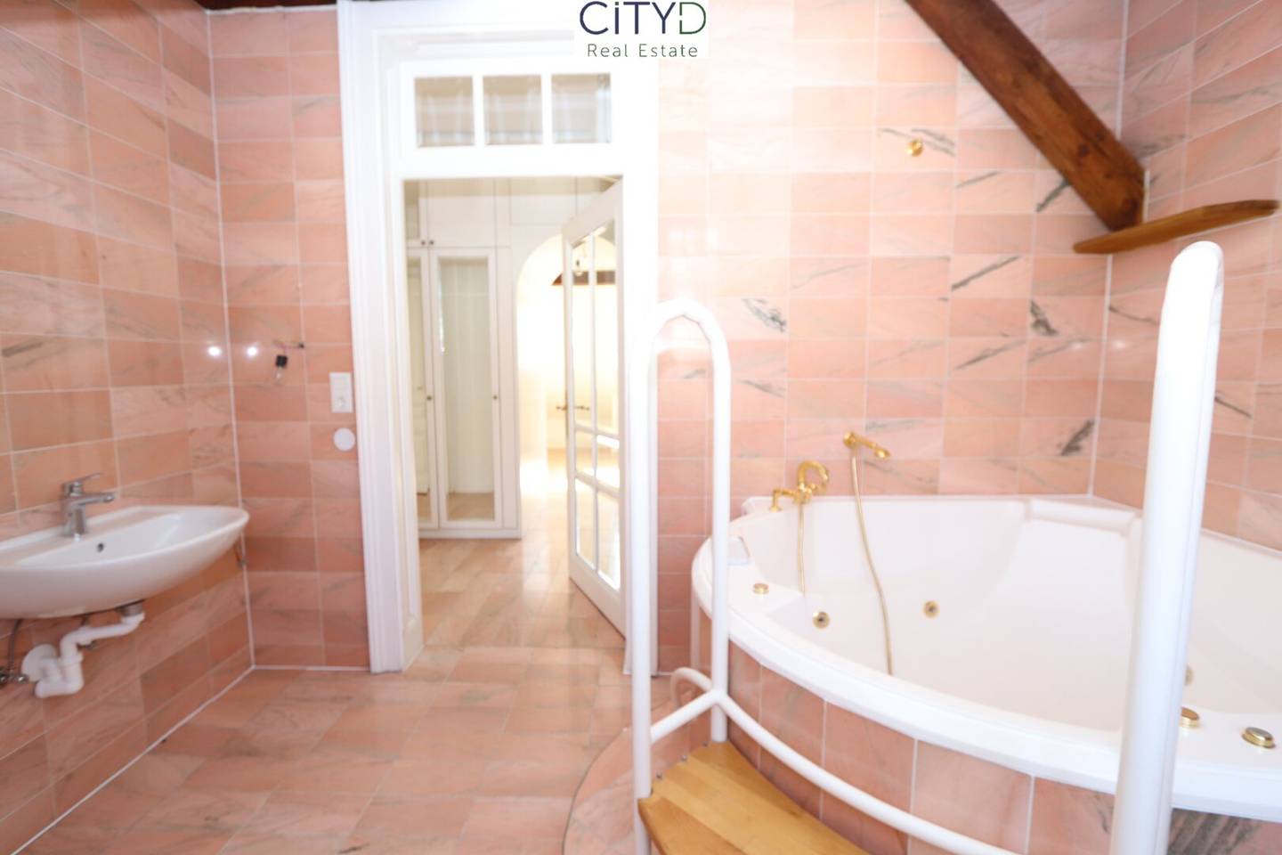 ++LIVING IN WÄHRING++ Exklusive 6-Zimmer-DG Wohnung mit Sauna, großer Dachterrasse und zwei Balkonen