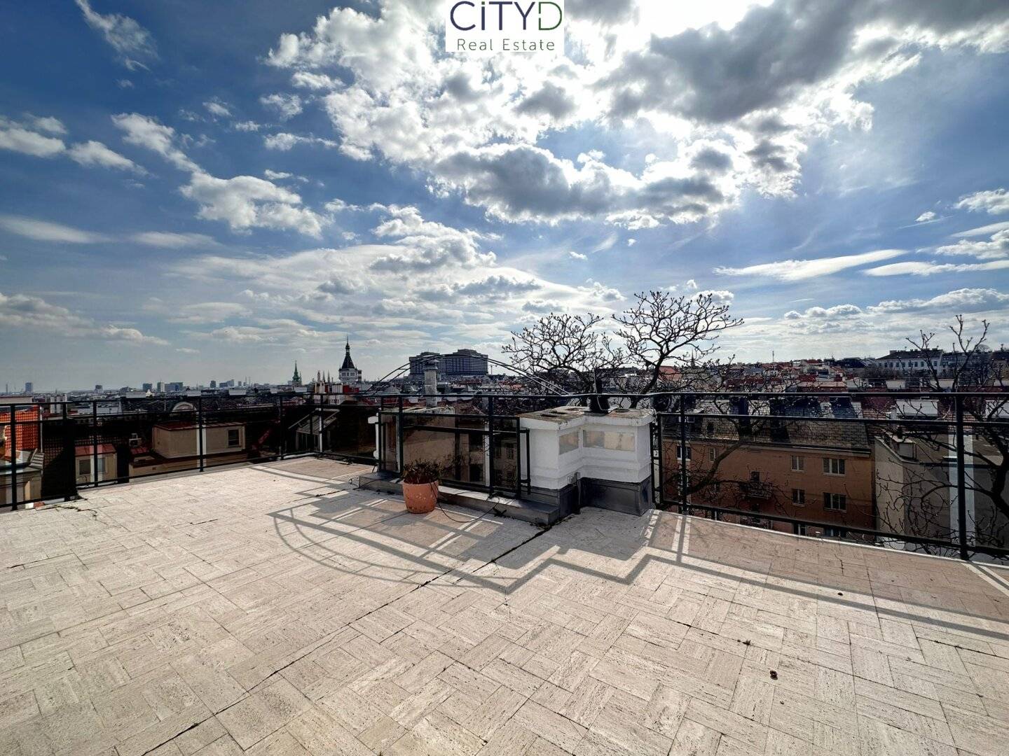 ++LIVING IN WÄHRING++ Exklusive 6-Zimmer-DG Wohnung mit Sauna, großer Dachterrasse und zwei Balkonen