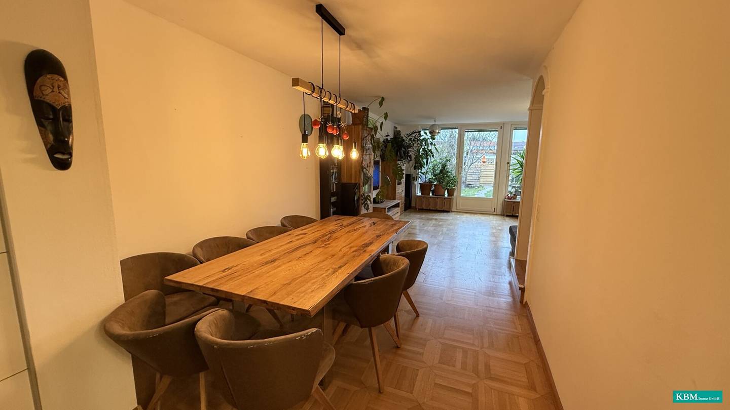 Gepflegtes Reihenhaus mit Carport, Gemeinschaftspool und Sauna