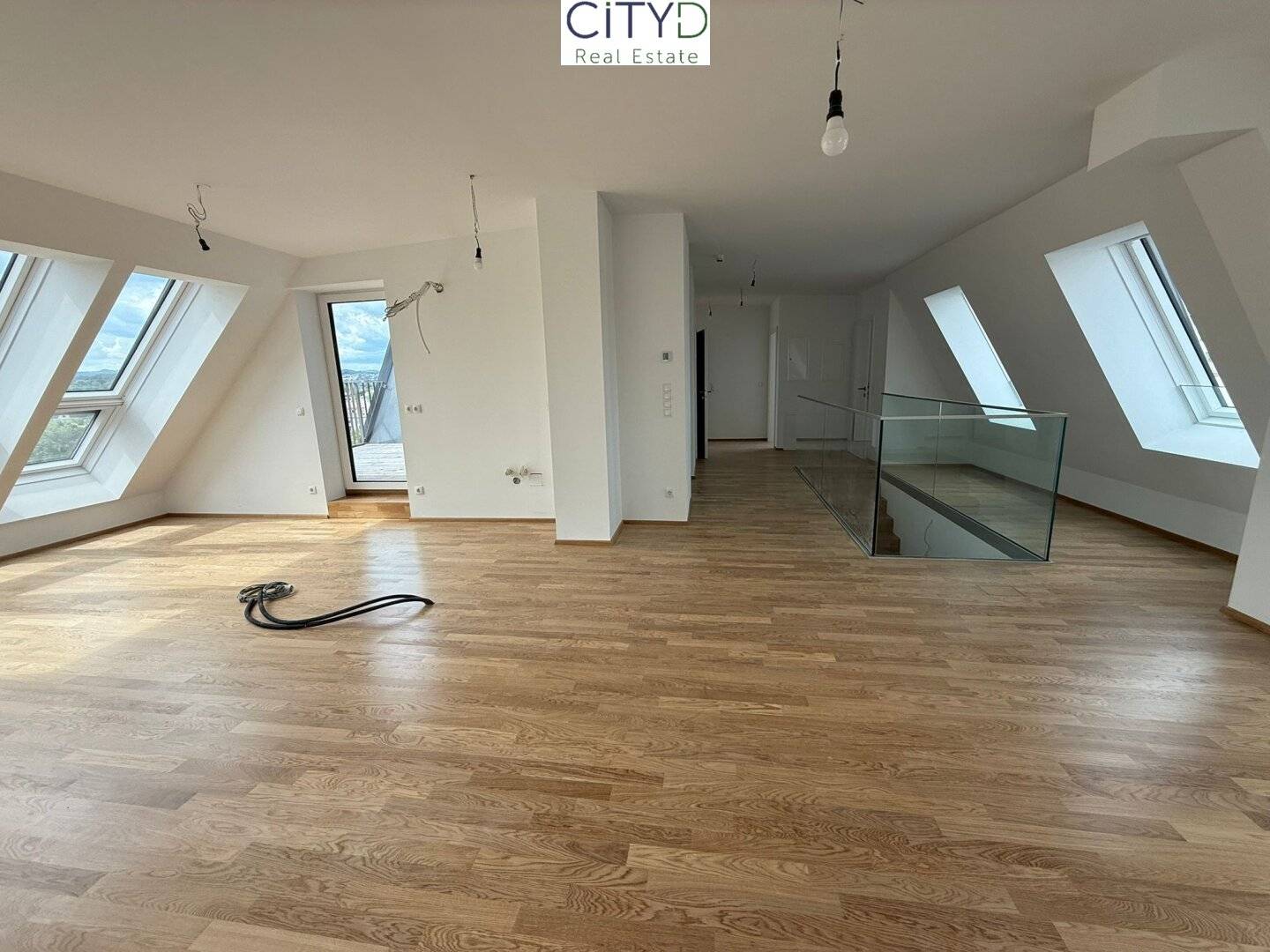 "Grünes Cumberland" ! Traumhafte zweistöckige 3-Zimmer-Wohnung mit Dachterrasse und Blick auf Schönbrunner Schlossgarten und Lainzer Tiergarten