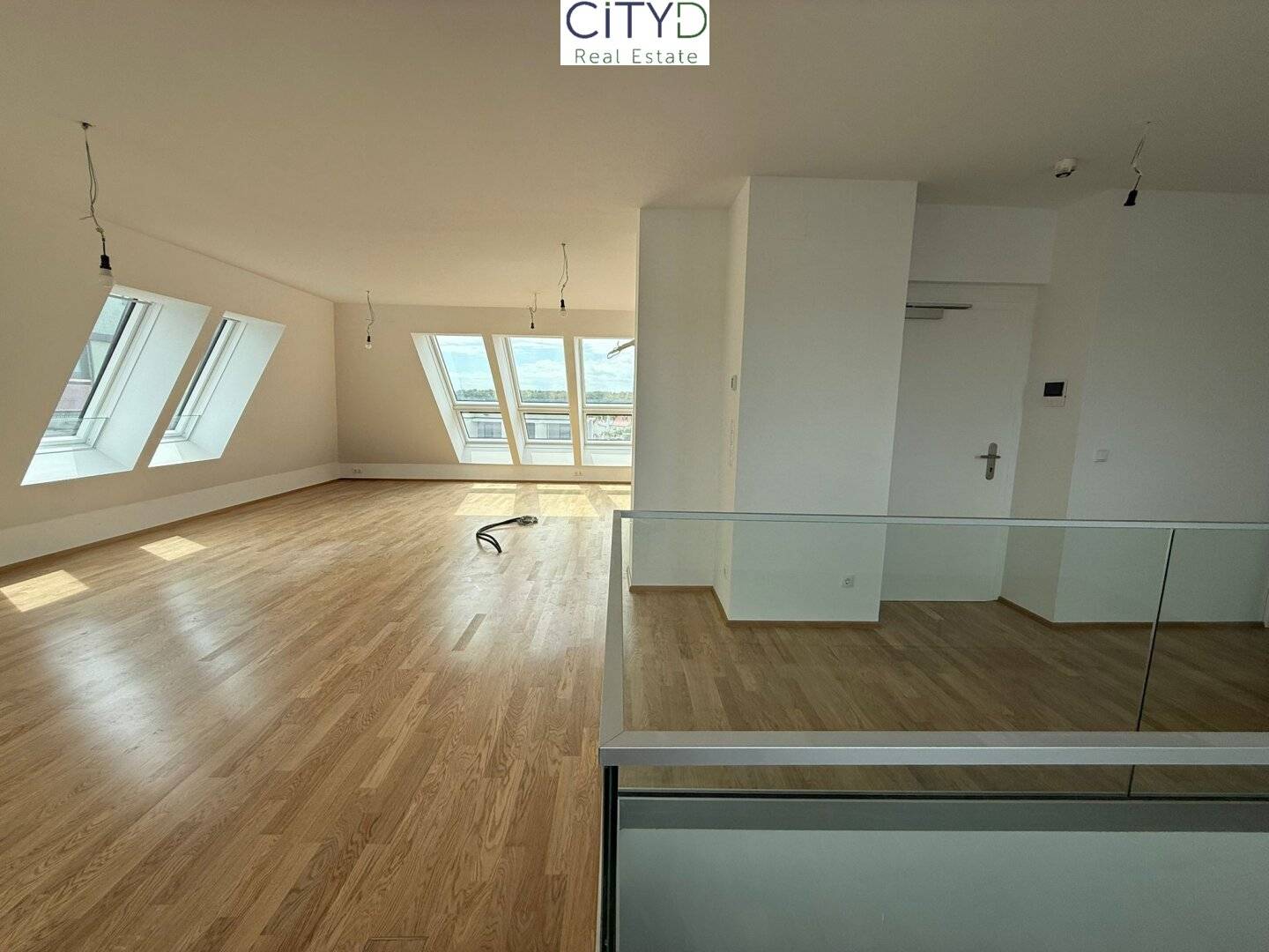 "Grünes Cumberland" ! Traumhafte zweistöckige 3-Zimmer-Wohnung mit Dachterrasse und Blick auf Schönbrunner Schlossgarten und Lainzer Tiergarten
