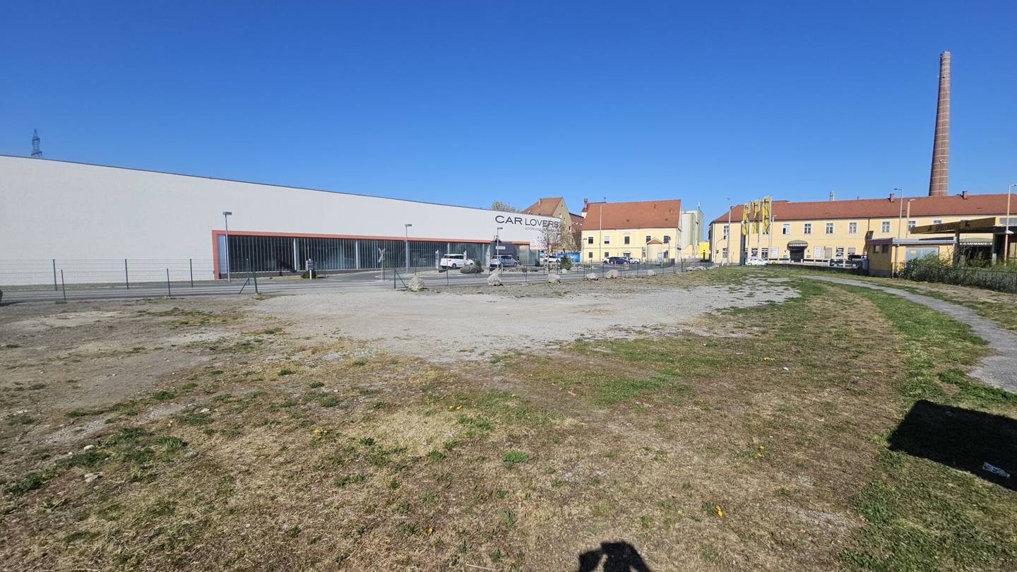 Parking space for rent Graz Puntigam train and tram 2 minutes away