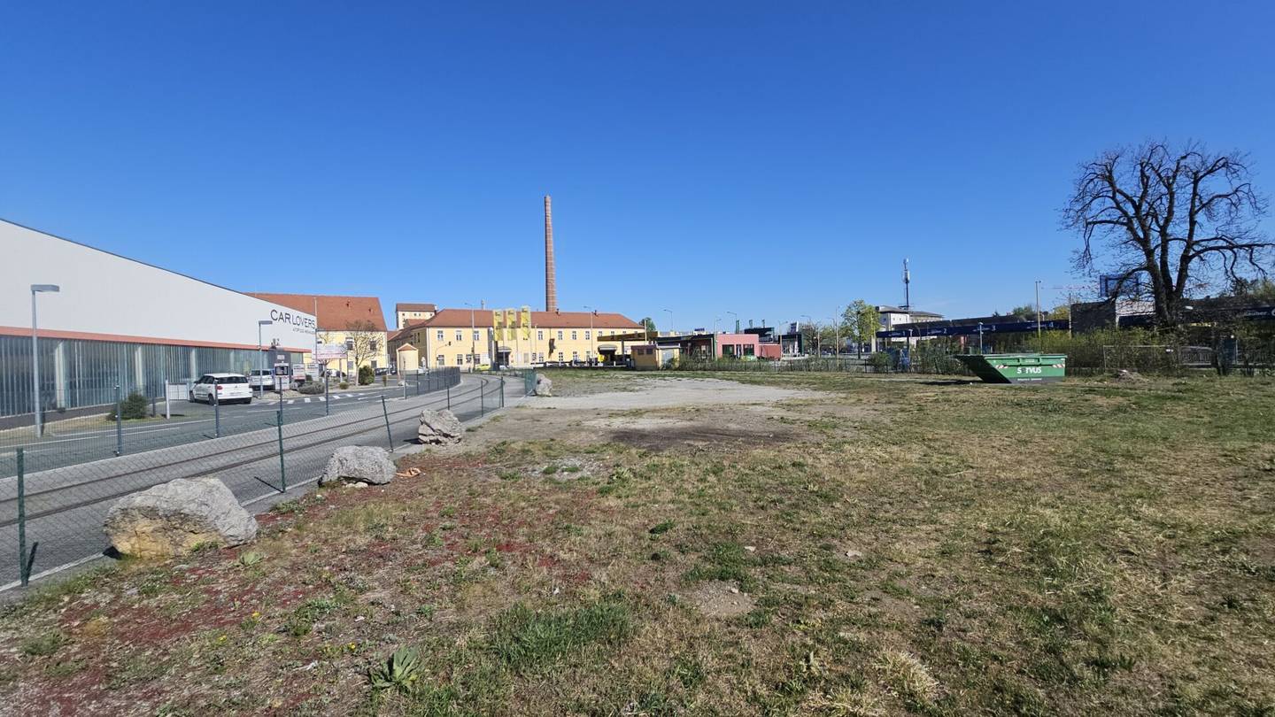 Parking space for rent Graz Puntigam train and tram 2 minutes away