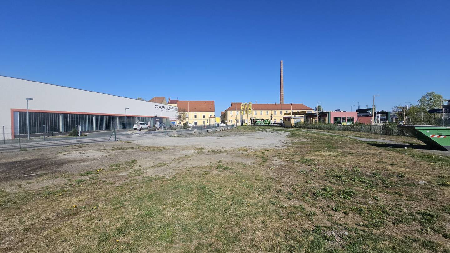Parking space for rent Graz Puntigam train and tram 2 minutes away