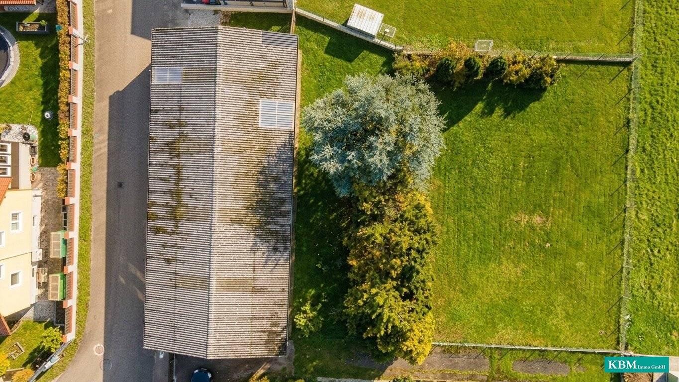 Sonniges Grundstück mit ca. 200 m2 Halle