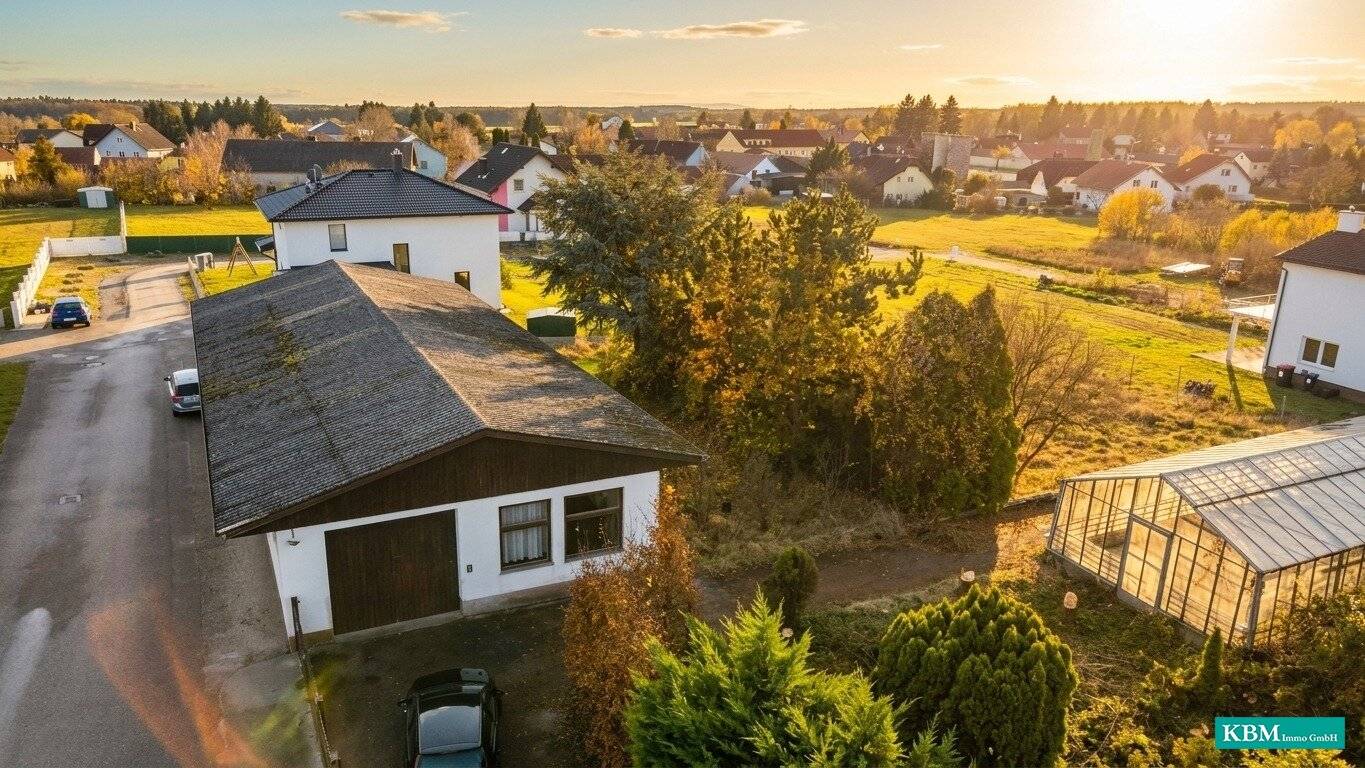 Sonniges Grundstück mit ca. 200 m2 Halle