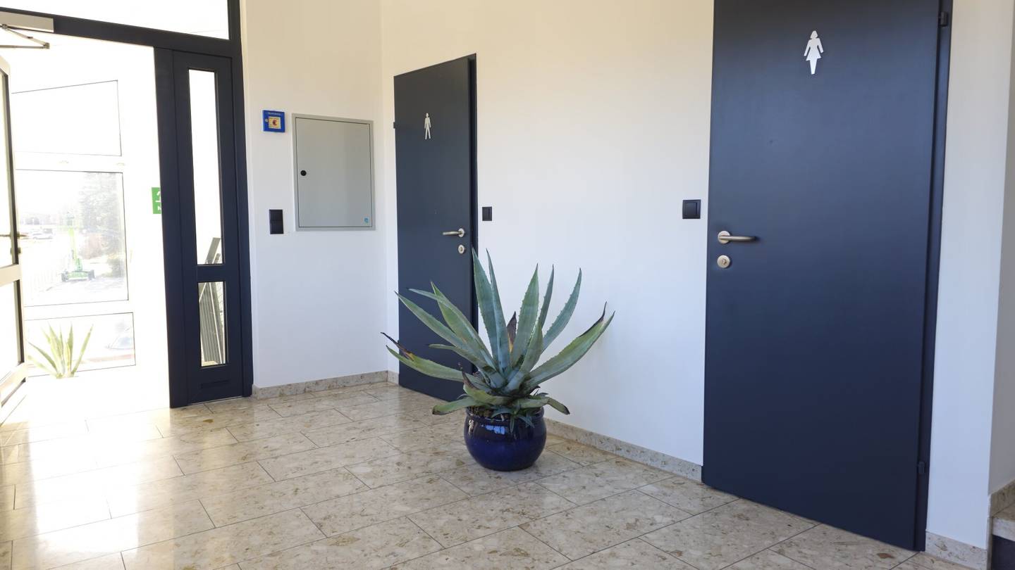 RENT: 56m² / 118m² or 190m² large and newly renovated offices with air conditioning, parking spaces near Laßnitzhöhe Graz