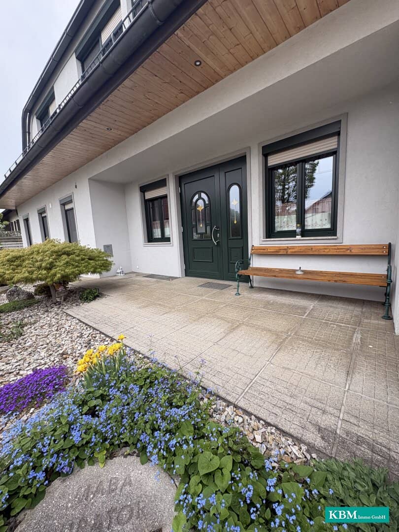Elegantes Landhaus mit stilvoller Wohnatmosphäre und Wellnessbereich