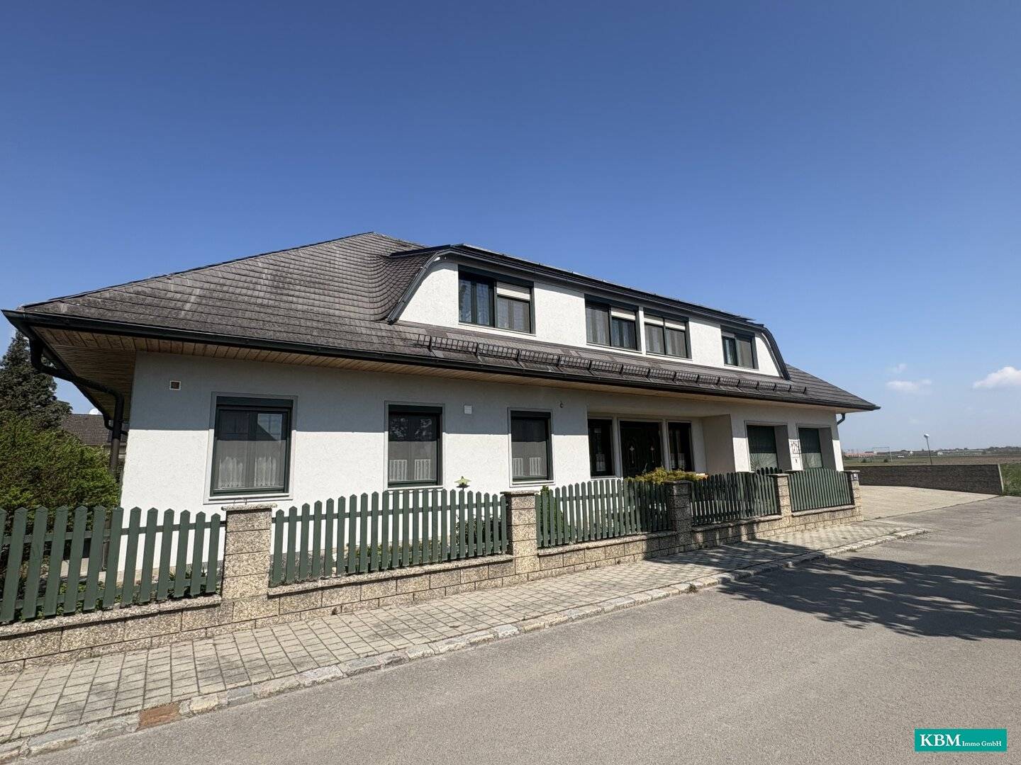 Elegantes Landhaus mit stilvoller Wohnatmosphäre und Wellnessbereich