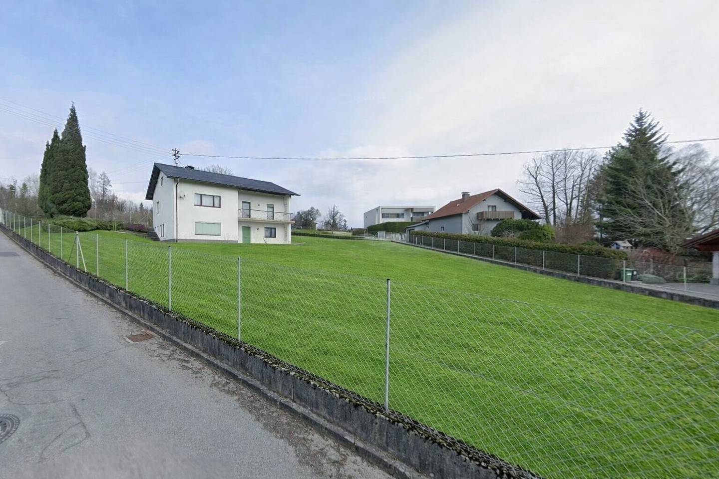 Gemütliches Zweifamilienhaus mit riesigem Baugrundstück in Leonding - teilbar & mit Projektoption