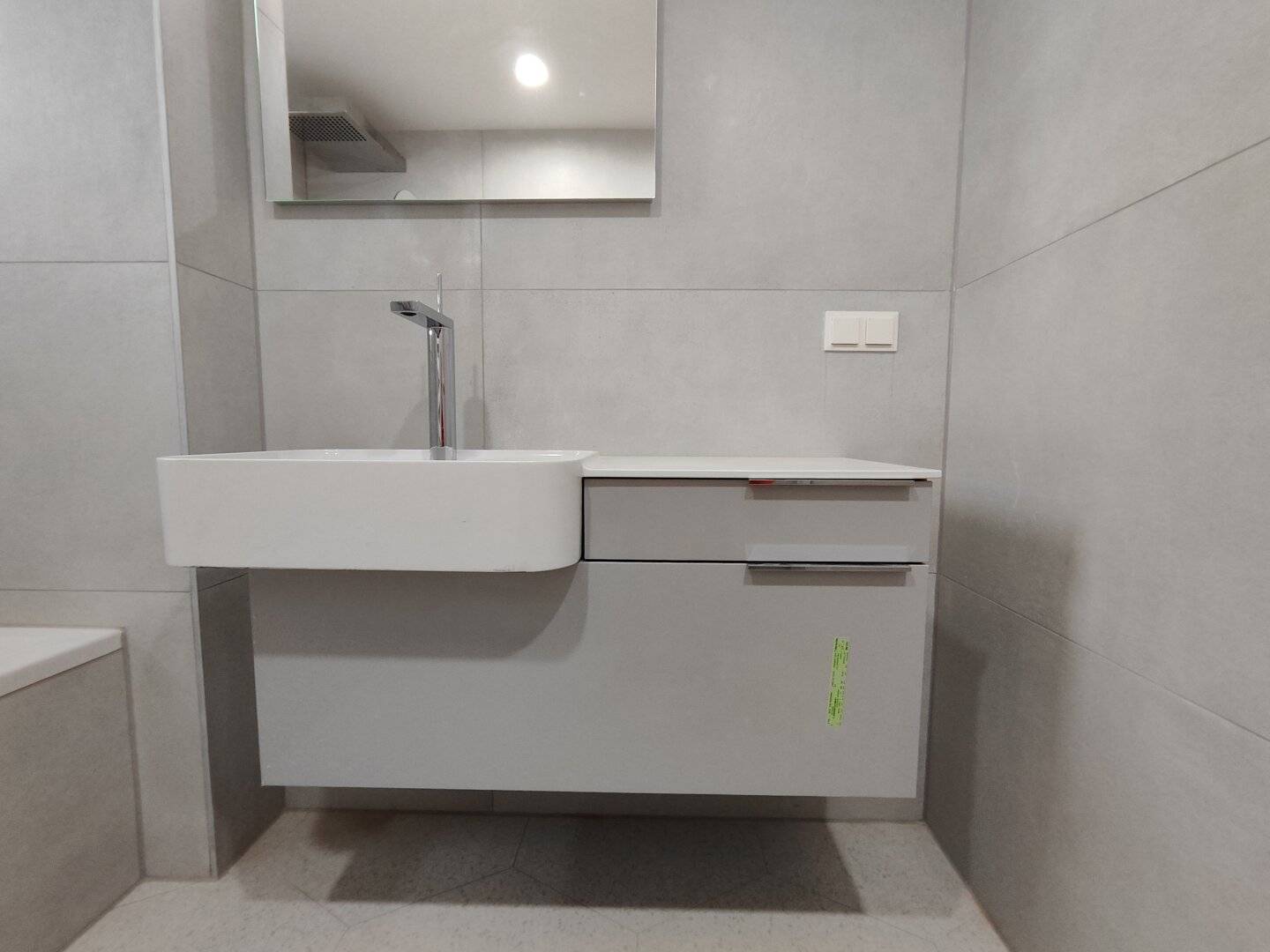 Exclusive four-room designer apartment with balcony and luxury kitchen near Schönbrunn, top renovated, leased, U4/U6
