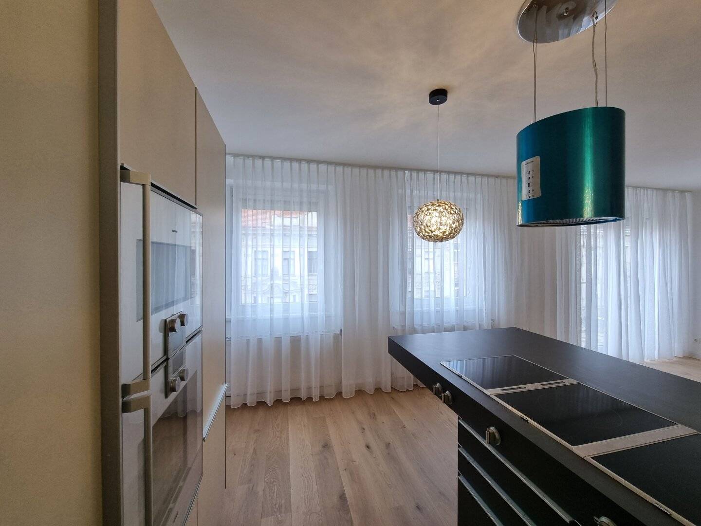 Exclusive four-room designer apartment with balcony and luxury kitchen near Schönbrunn, top renovated, leased, U4/U6