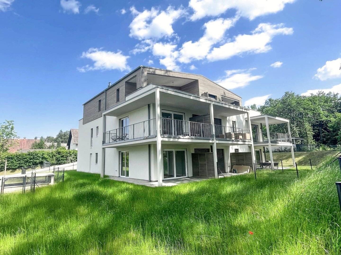 Neuwertiges Penthouse mit 2 Terrassen, Garage & Seeblick in Velden am Wörthersee! Wundervolle Ruhelage