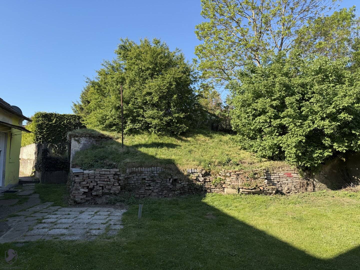 Property with existing building; renovation or new construction possible