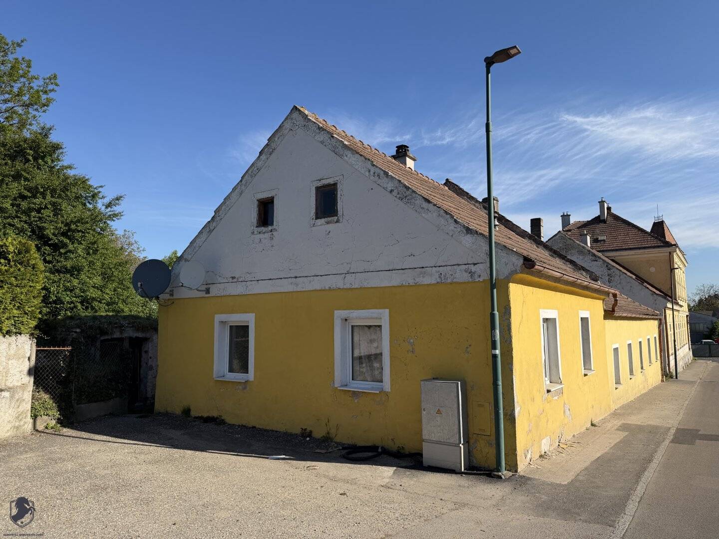 Property with existing building; renovation or new construction possible