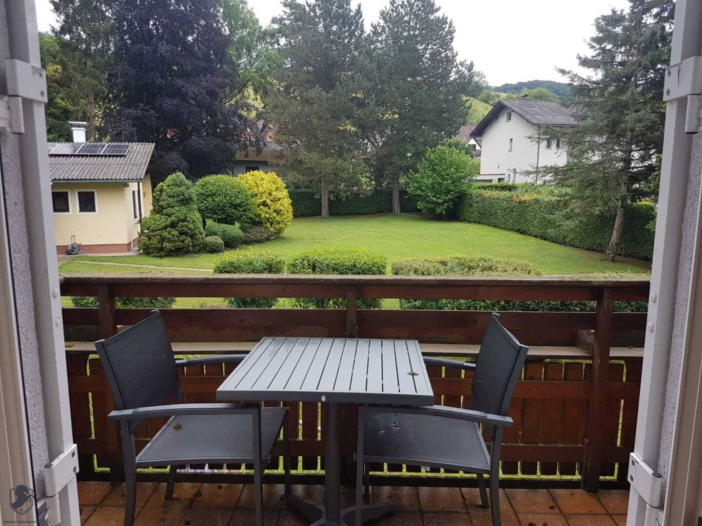 Möblierte 2-Zimmer-Wohnung mit Balkon, Grünblick und Tiefgarage in absoluter Ruhelage
