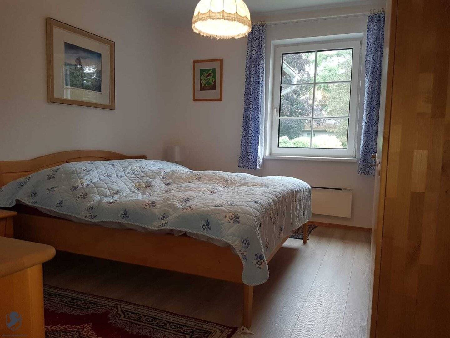 Möblierte 2-Zimmer-Wohnung mit Balkon, Grünblick und Tiefgarage in absoluter Ruhelage
