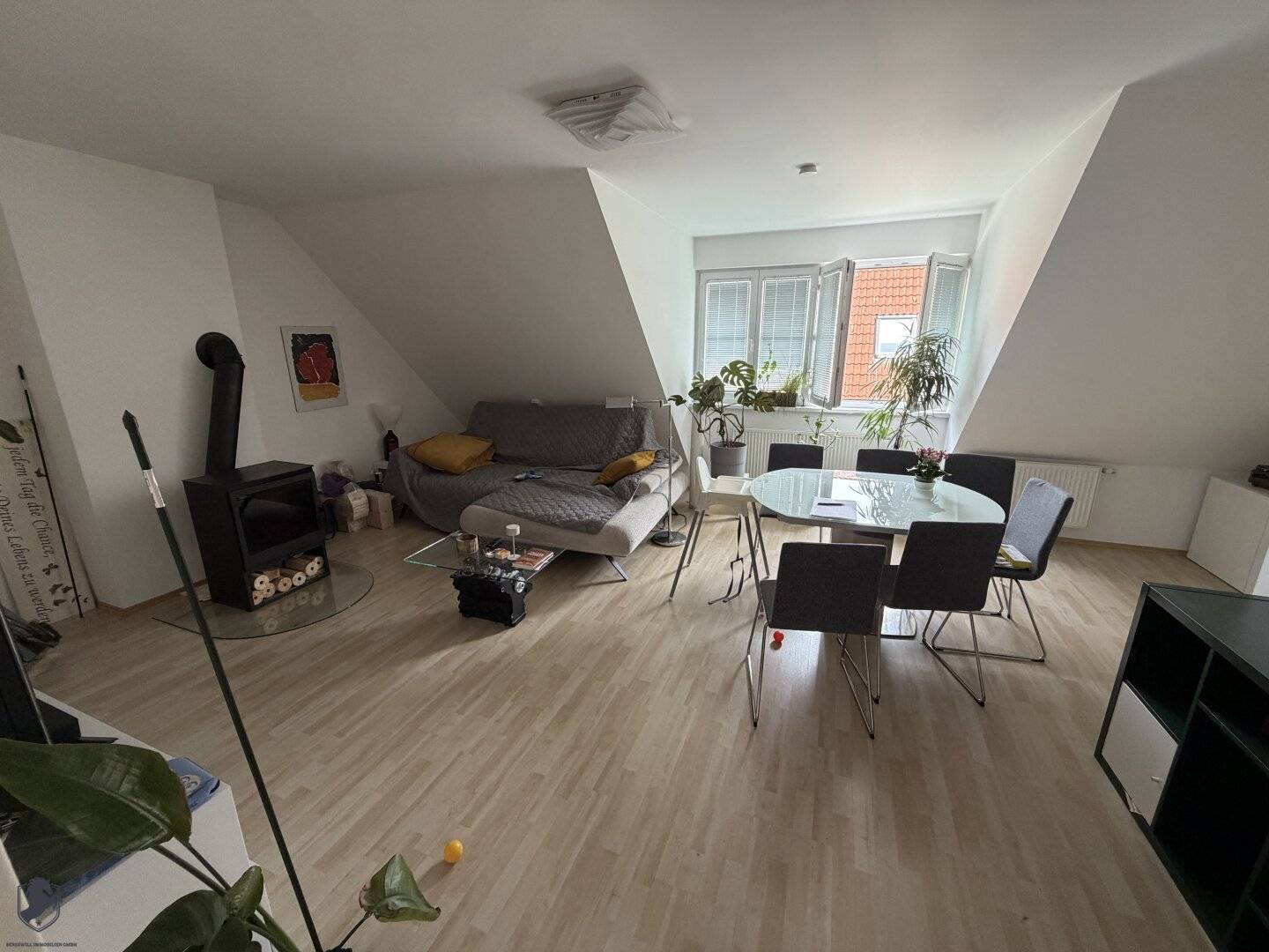 Großzügige 4-Zimmer-Dachgeschosswohnung mit Lift, Keller und Stellplätzen in Kaltenleutgeben