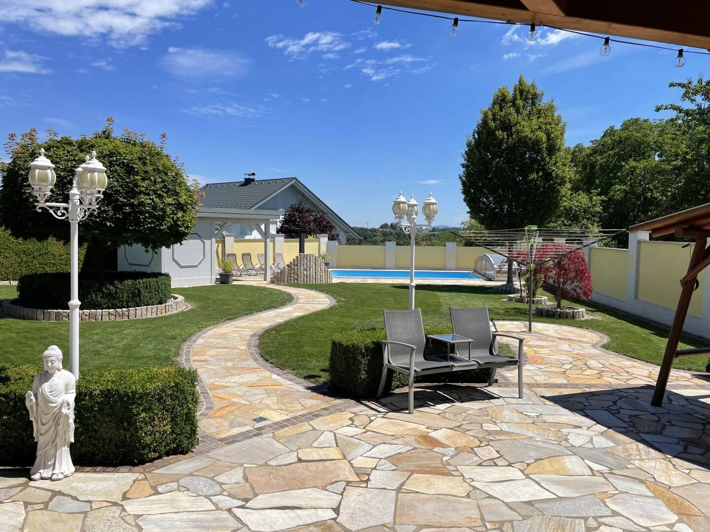 erstklassiger Bungalow in Adlwang: 5 Zimmer, Wintergarten, Pool – Ihr neues Zuhause!