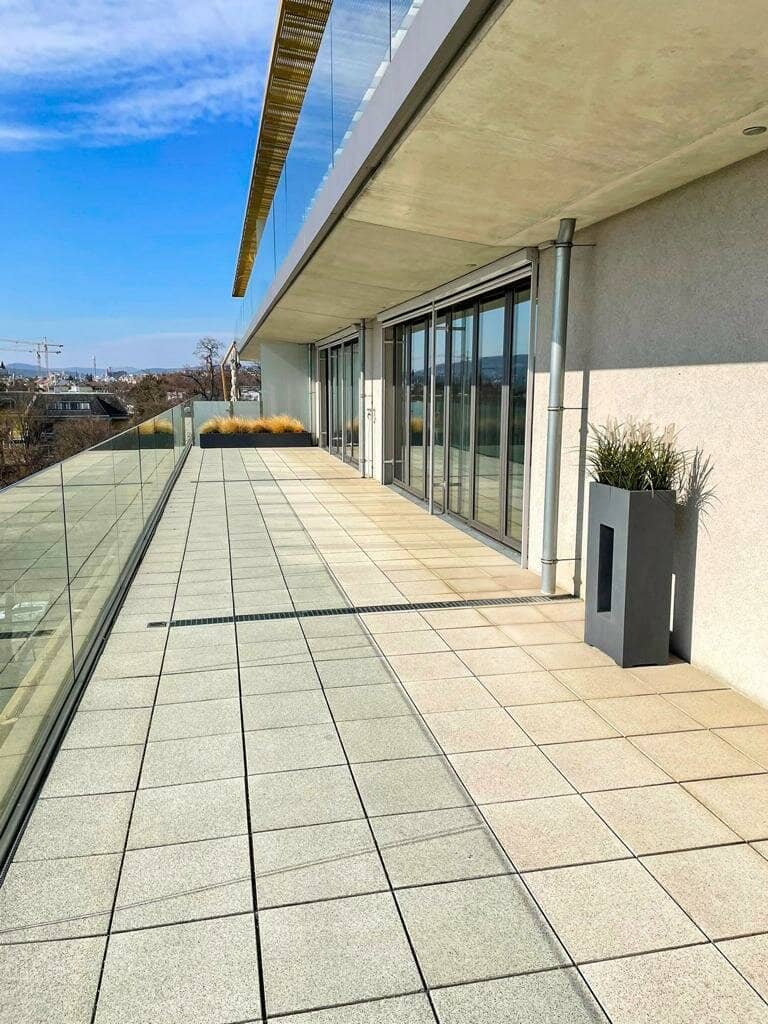 Luxuriös komplett möbliertes Penthouse mit Blick auf Schloss Schönbrunn und Hotelservice