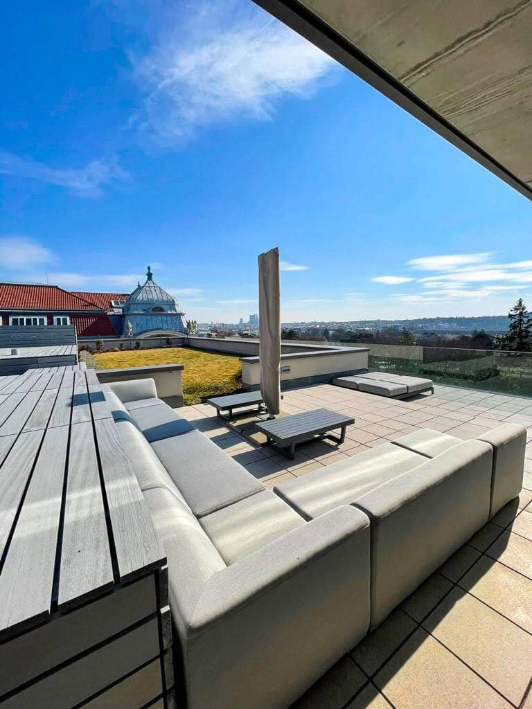 Luxuriös komplett möbliertes Penthouse mit Blick auf Schloss Schönbrunn und Hotelservice
