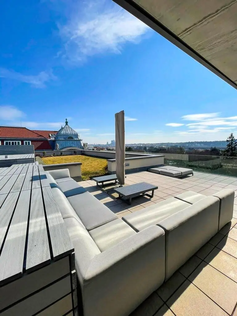 Luxuriös komplett möbliertes Penthouse mit Blick auf Schloss Schönbrunn und Hotelservice