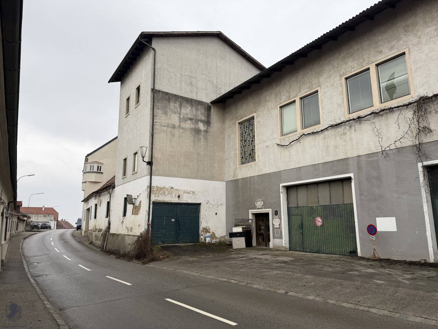 Project property with halls on the ground floor and office space on the upper floor a project property with halls on the ground floor and office space on the upper floor
