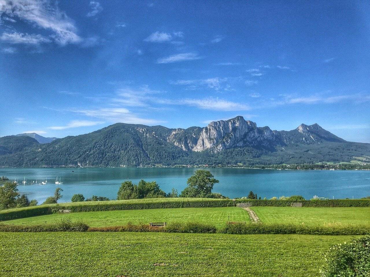 Mehr Aussicht. Mehr Ruhe. Mehr Möglichkeit. Ein Rückzugsort mit Seltenheitswert am Mondsee.