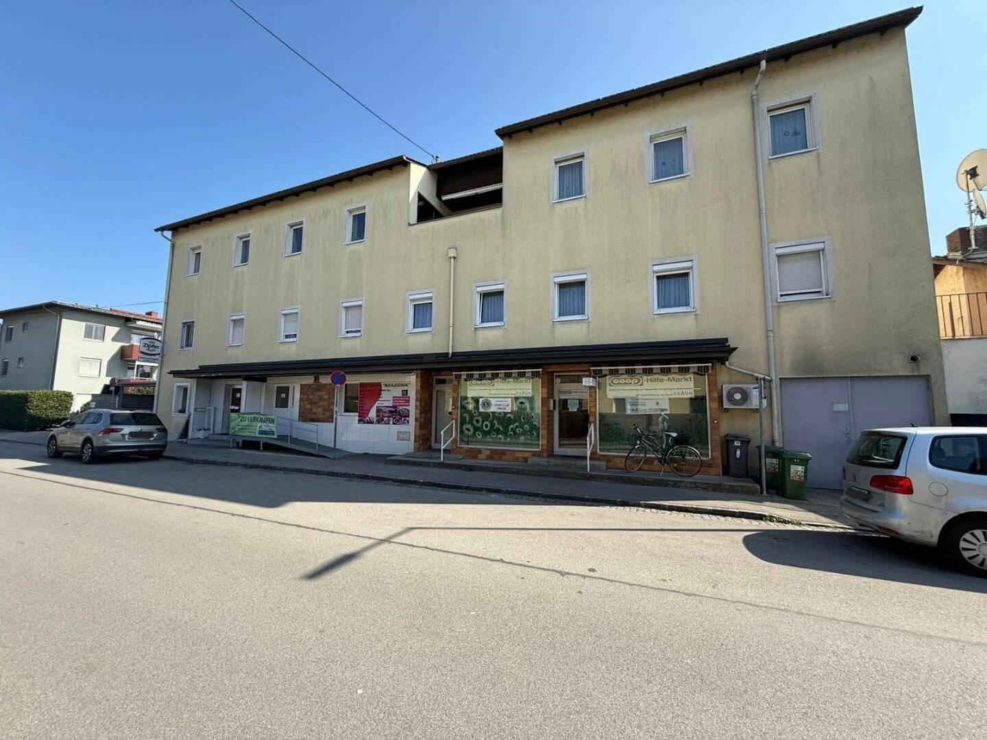 Anlageimmobilie: 3 Wohneinheiten, Restaurant, Geschäftsfläche