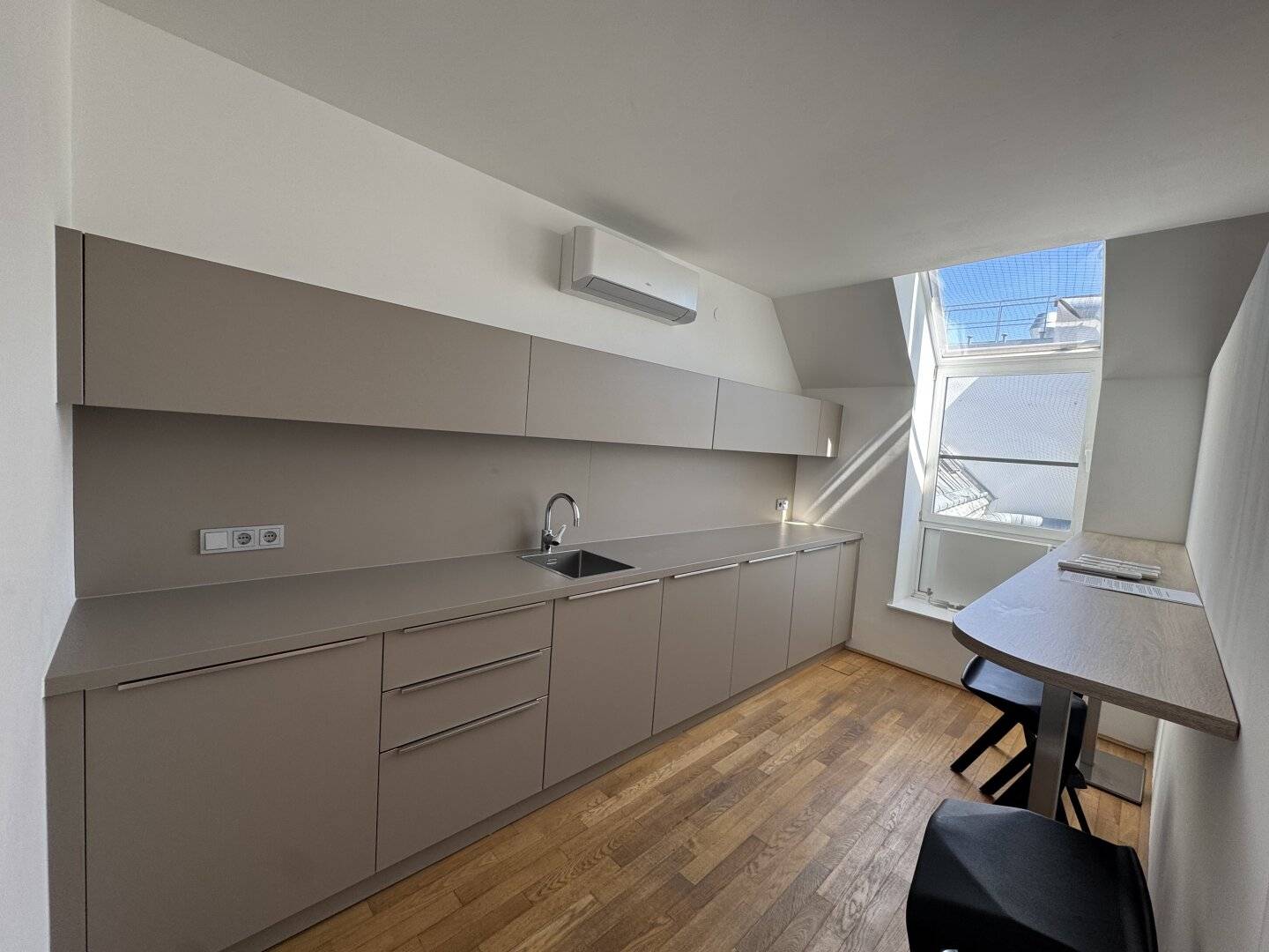 Penthouse- Büro am Karlsplatz | 50m² Dachterrassen | Spektakulärer Wien- Blick | Vollklimatisiert