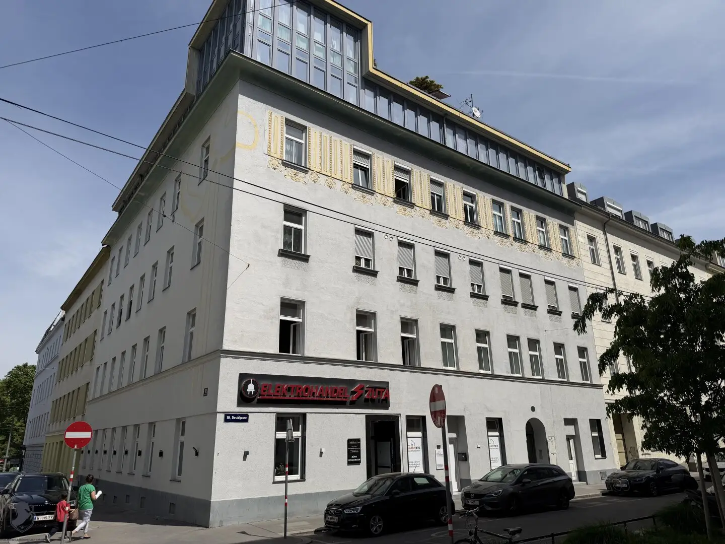 Charming 1 room apartment with separate kitchen