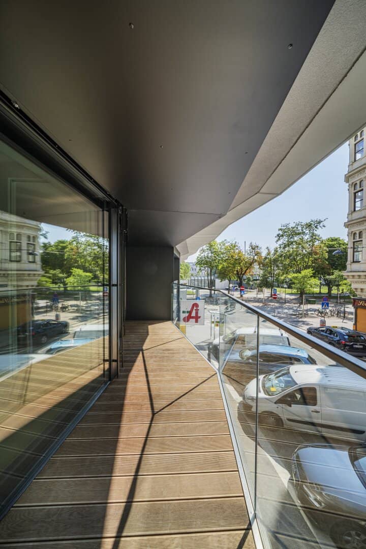 Design-Juwel im 1. Bezirk: Komplett möblierte 2-Zimmer-Wohnung mit privater Loggia