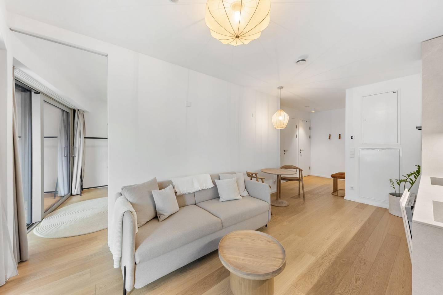 Design-Juwel im 1. Bezirk: Komplett möblierte 2-Zimmer-Wohnung mit privater Loggia