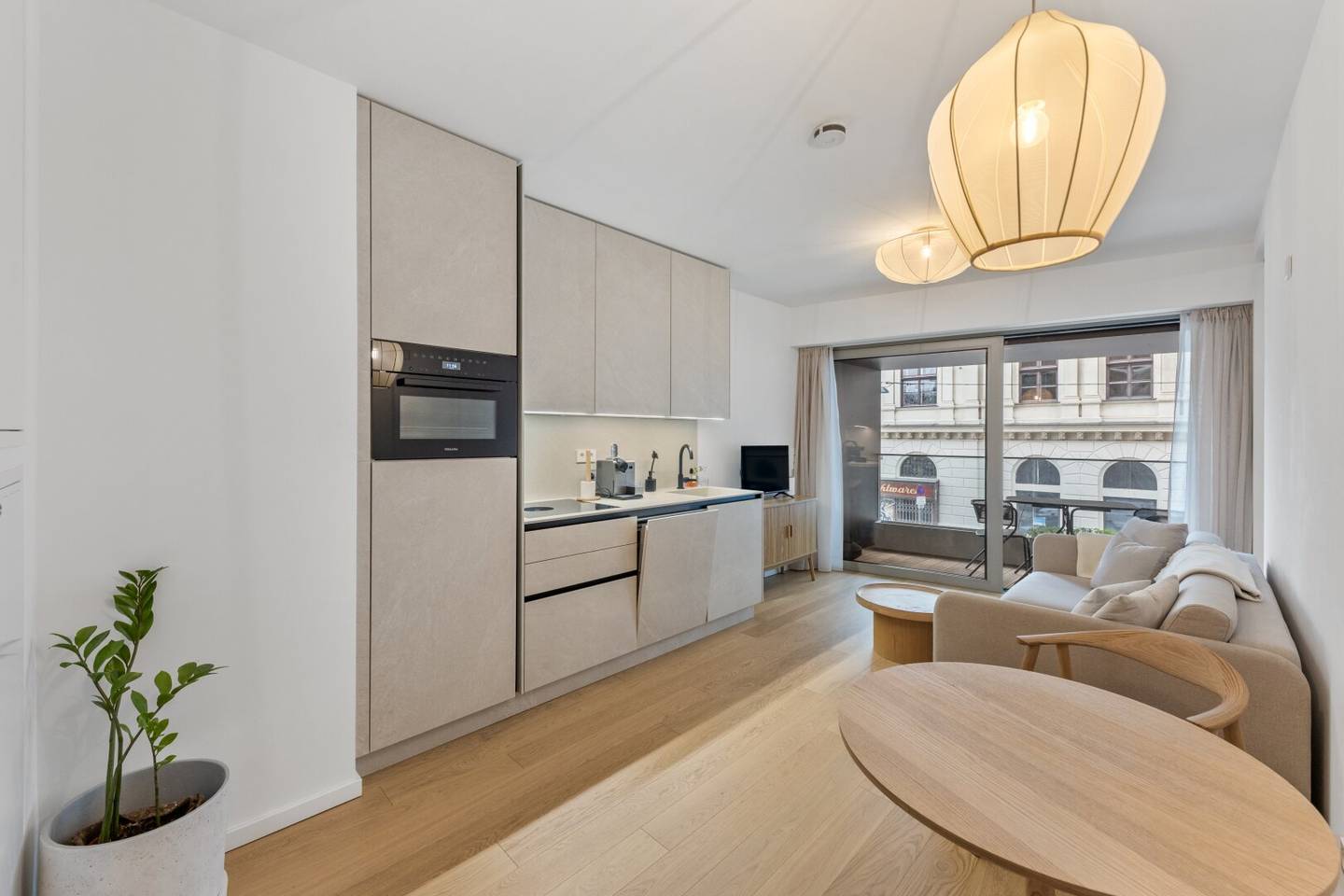 Design-Juwel im 1. Bezirk: Komplett möblierte 2-Zimmer-Wohnung mit privater Loggia