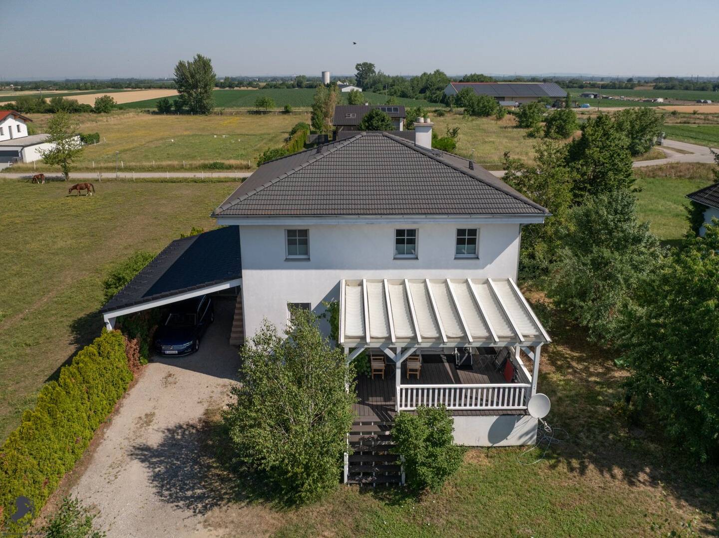 Exklusives Niedrigenergie-Einfamilienhaus mit Vollkeller auf 1.008 m² Grundstück in ruhiger Bestlage von Pixendorf