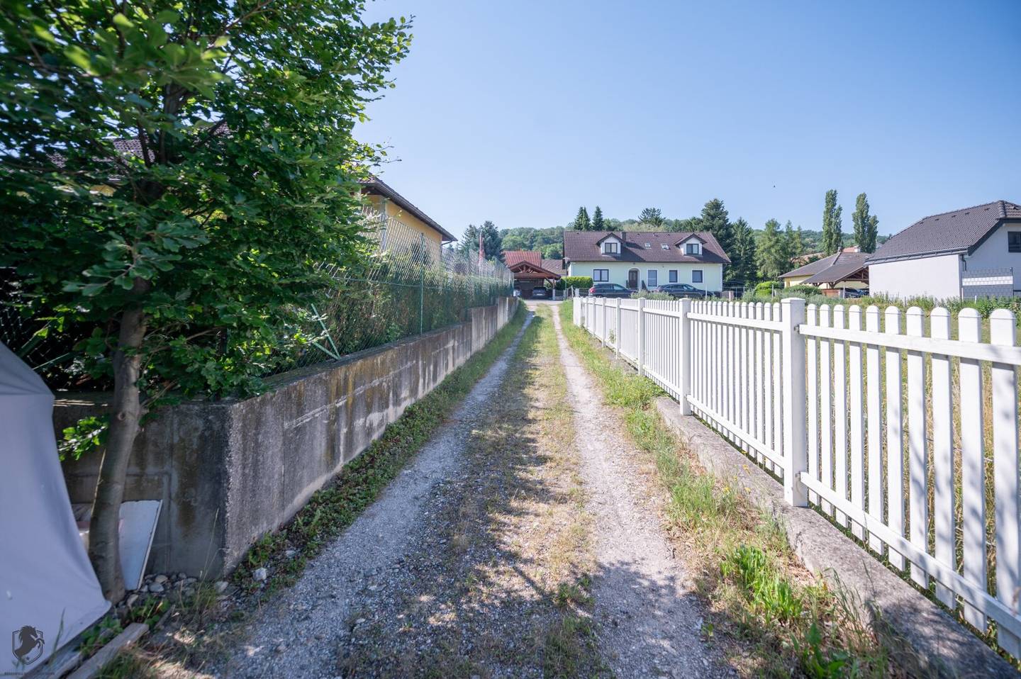 Exklusives Niedrigenergie-Einfamilienhaus mit Vollkeller auf 1.008 m² Grundstück in ruhiger Bestlage von Pixendorf