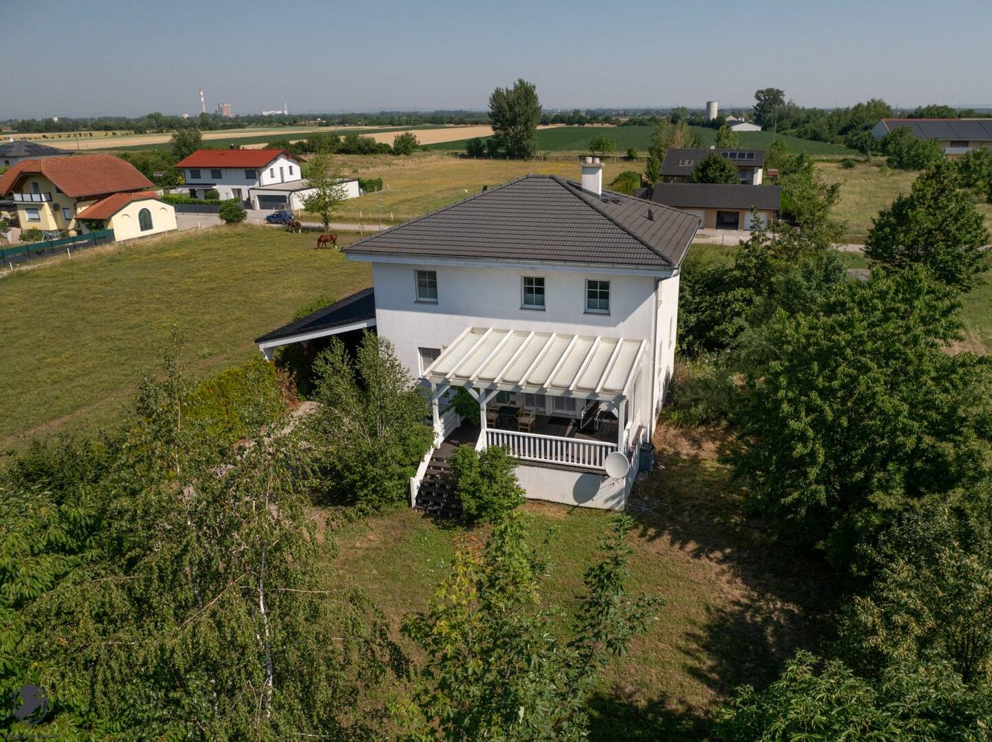 Exklusives Niedrigenergie-Einfamilienhaus mit Vollkeller auf 1.008 m² Grundstück in ruhiger Bestlage von Pixendorf
