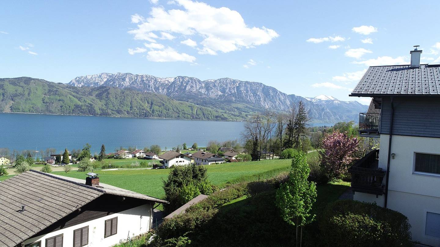 Baugrund in herrlicher Aussichtslage am Attersee mit Baugenehmigung 9 Wohnungen