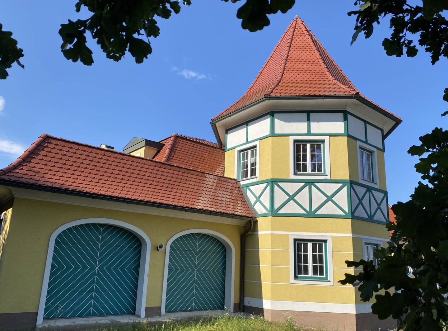 Spessart: Perfekte Location für Partys & Events: Gastgewerbe mit Discothek samt Dachgeschosswohnungen in Neuhofen
