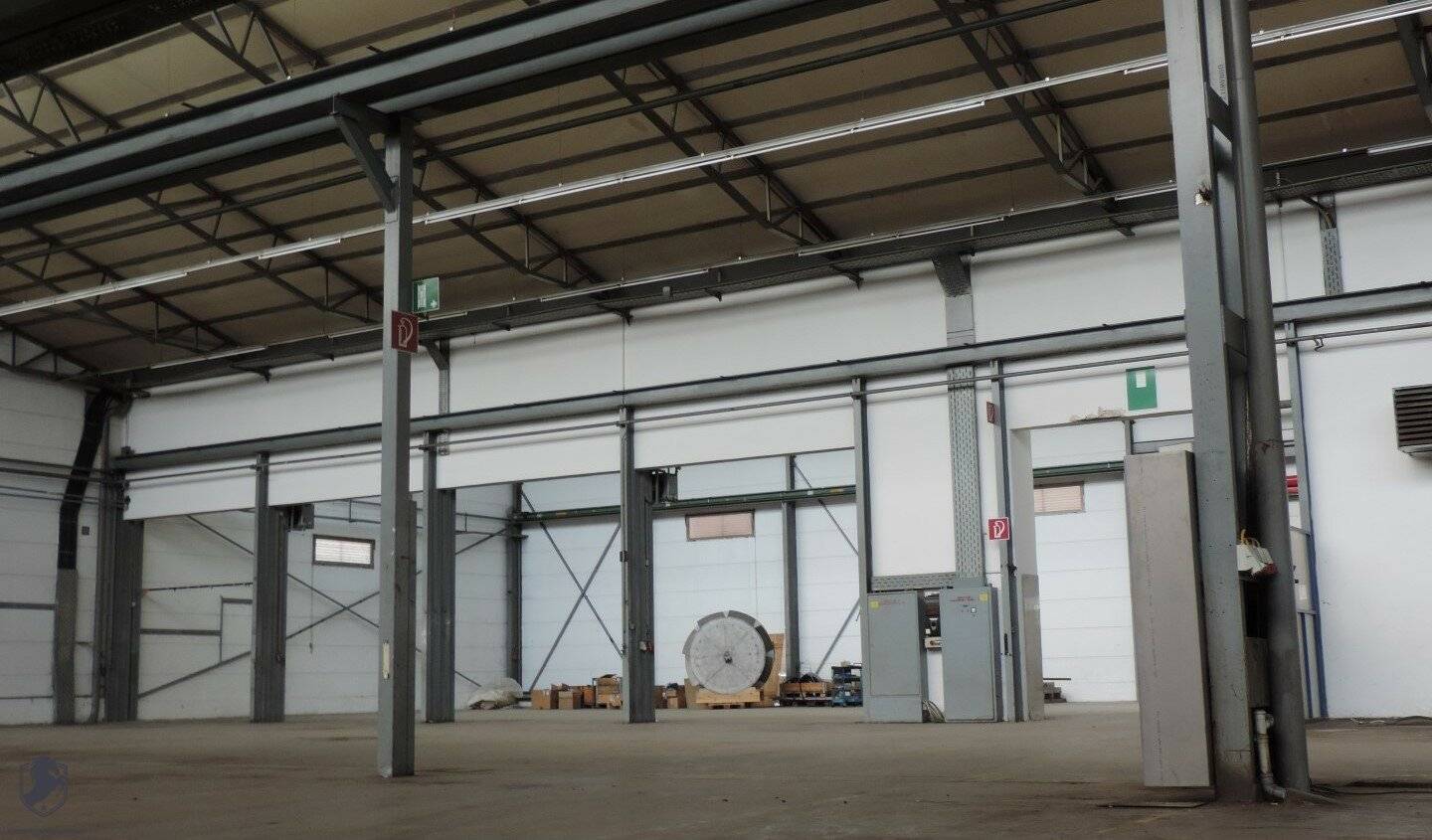 Zur Vermietung gelangt eine Lagerhallefläche von ca. 400 m² bis 2500 m²  in Neutal.