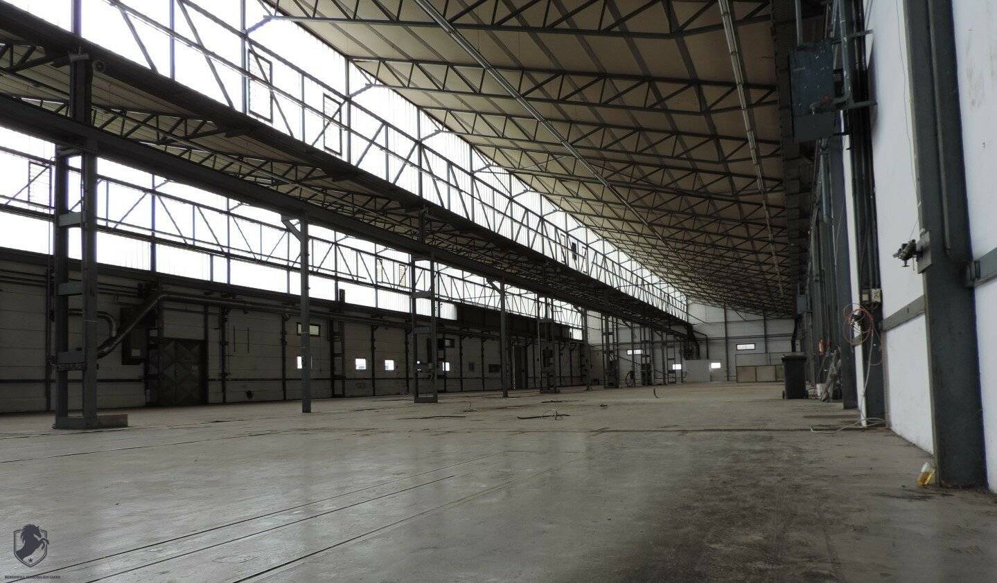 Zur Vermietung gelangt eine Lagerhallefläche von ca. 400 m² bis 2500 m²  in Neutal.