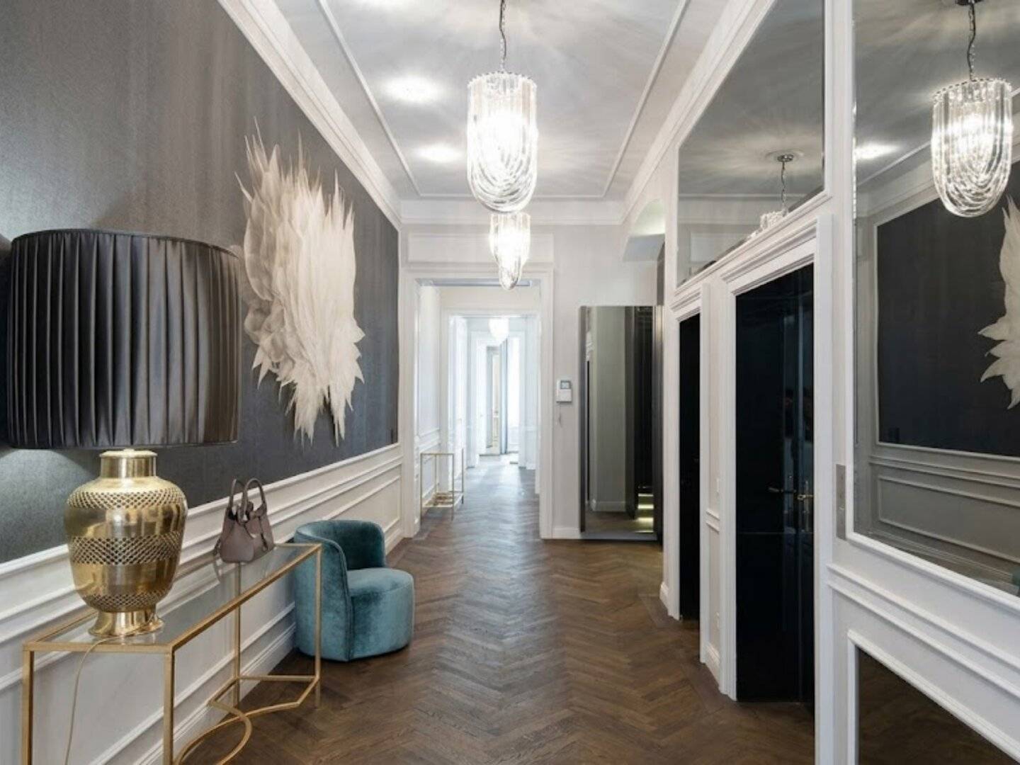 Downtown Luxury: Fully Furnished City Jewel with Car Parking Space