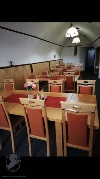 Alteingesessenes Lokal mit Wohnung und großem Privatparkplatz – Ideal für junge Gastronomen!