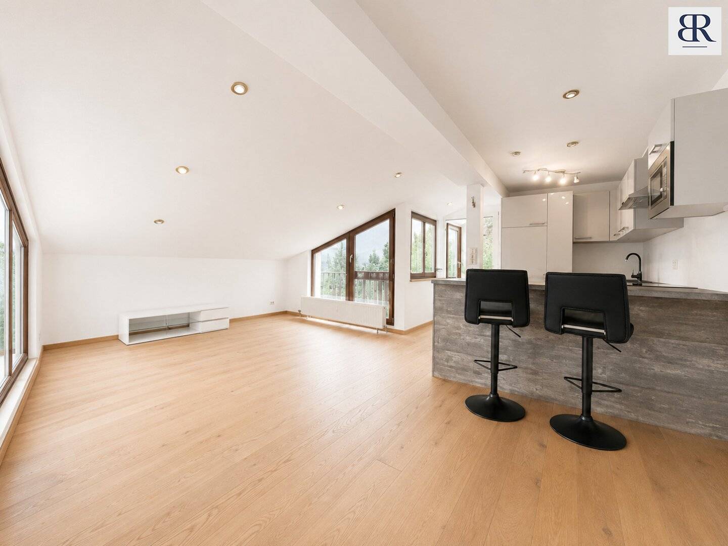 Small enough to feel comfortable. Large enough to live!