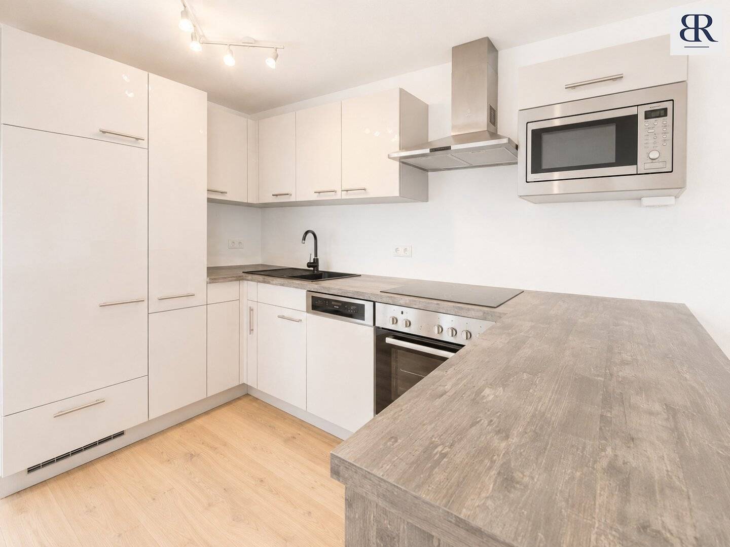 Small enough to feel comfortable. Large enough to live!